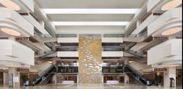 醫(yī)院藝術(shù)裝飾與醫(yī)院空間如何融合才能更好發(fā)揮療愈作用？